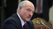 Лукашенко заявил, что перенес коронавирус на ногах