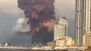 Мощный взрыв в Бейруте попал на видео