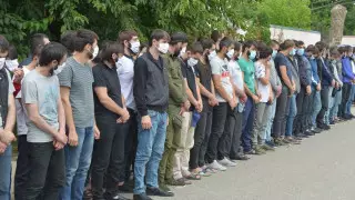 В Чечню доставили более 100 человек и заставили извиниться за "недостойное поведение"