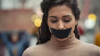 Тысячи женщин вышли на протест против домашнего насилия в Турции