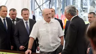 Лукашенко появился на публике с разыскиваемым экс-премьером Кыргызстана