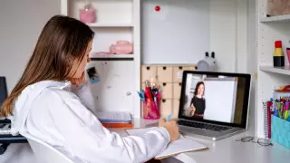 Обучающимся за рубежом казахстанцам помогут перевестись в отечественные вузы