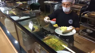 Туристка раскрыла правду о системе шведского стола в Турции во время пандемии