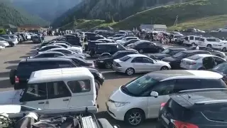 Скопление машин на Кольсае сняли на видео в Алматинской области