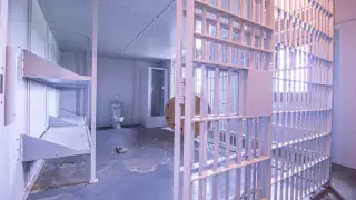 Дом с тюрьмой в подвале выставили на продажу в США