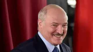 Лукашенко наградил медалями более 300 силовиков