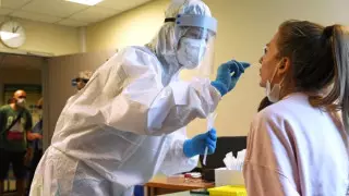 Резкий прирост больных пневмонией объяснил Минздрав