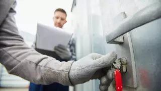 Эксперты научились открывать дверные замки с помощью звука