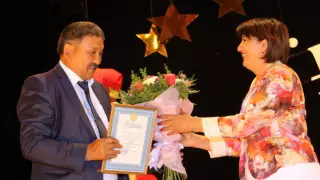 По 830 тысяч тенге выплатят обладателям медали "Нұр-Сұлтан қаласының құрметті педагогі"