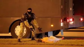 Ставший героем мема белорусский омоновец объяснил свой жест