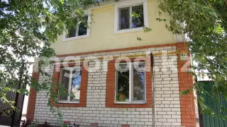 Похоронившему жену отцу семерых детей купили дом в Уральске