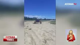 Воду на ишаках возят жители села в Туркестанской области