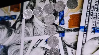 Прекратить валютные спекуляции потребовал Президент