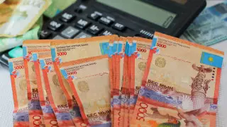 Люди не получают зарплату или она снизилась - Сагинтаев