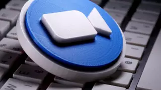 Порно включили школьникам на онлайн-уроке