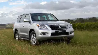 Майора полиции подозревают в завладении дорогими машинами шымкентцев