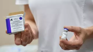 Тлеуберди и Лавров рассказали о поставке российской вакцины в Казахстан