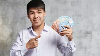 Когда и как правильно просить о повышении зарплаты, рассказал эксперт 