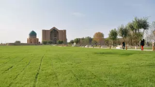 Их нельзя сравнивать: пока в Нур-Султане включают отопление, в Туркестане цветут сады