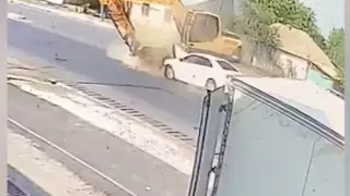 11-месячный ребенок погиб в ДТП с многотонным экскаватором в Шымкенте