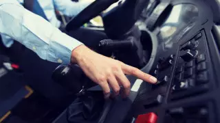 Поездка на автобусе обернулась для женщины синяками и травмами в Семее