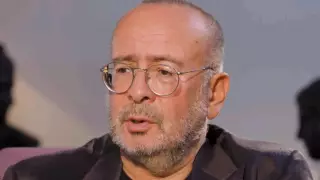 "Пацаны, которым я дал супердевушек, вошли в правительства России, Украины, Казахстана"