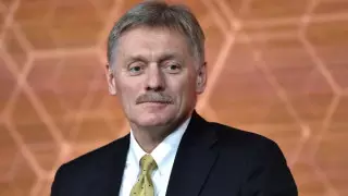 Песков ответил на угрозы Навального подать на него в суд