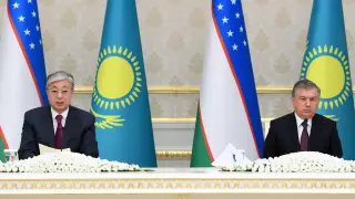 Токаев и Мирзиеев обсудили ситуацию в Кыргызстане