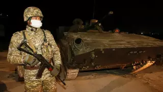 Президент Кыргызстана поручил повторно ввести в Бишкек войска