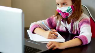 Мамин ответил на вопрос о возвращении детей в школы