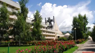 Известный санаторий на Иссык-Куле пытались захватить