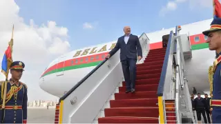 Техники отказались обслуживать самолет Лукашенко в Германии