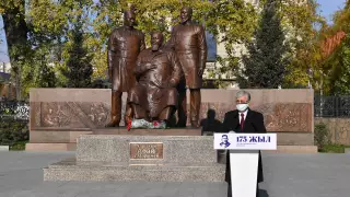 Токаев открыл новый памятник и назвал способ избавиться от "хвастовства"