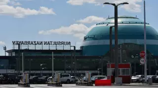 Четырех иностранцев депортировали из Нур-Султана ночью