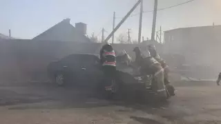 Десять автомобилей сгорели в гараже-автосервисе в Караганде