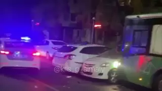 Автобус смял припаркованные машины в Алматы