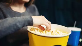 Работу кинотеатров и ТРЦ по субботам разрешили в Атырауской области