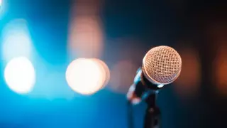 Сұлтанғазиев әншілер мен асабаларға неге салық салынбайтынын түсіндірді