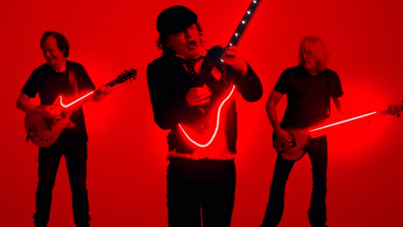 Кадр из клипа AC/DC - Shot In The Dark