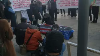 "Борат" в гробу: алматинцы снова собрались у генконсульства США