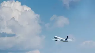 Алматинцев попросили не летать за рубеж