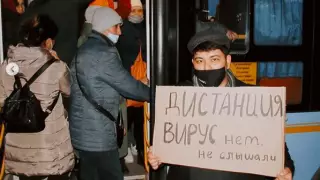 "Автобусов нет, но вы держитесь". Актюбинцы провели необычную акцию