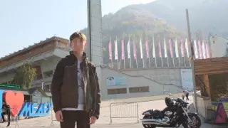 Жители Польши вышли почтить память застреленного казахстанского подростка