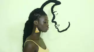 "Наше тело - наше право". Активистка создает оригинальные скульптуры из волос в поддержку женщин