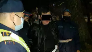 Вооруженного мужчину задержали в центре Алматы