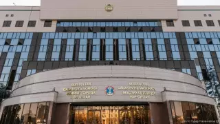 Мать-одиночка с четырьмя детьми пришла ночевать в здание столичного акимата