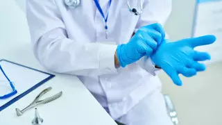 Перчатки для медиков не могут закупить в СКО