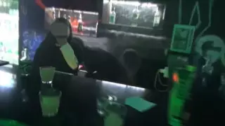 Посетители ночного клуба в Уральске прятались в туалете от полиции