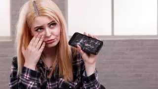 Как пользователи "убивают" свои смартфоны, рассказал эксперт