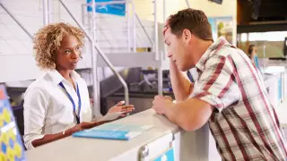 Авиакомпания Qantas не пустит на борт пассажиров без вакцины от COVID-19